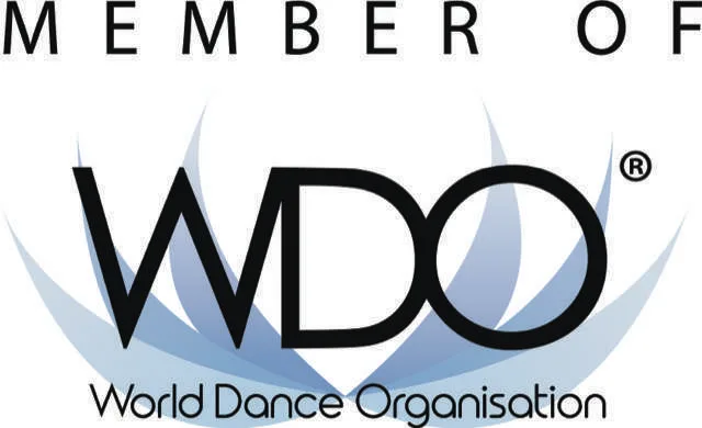 לוגו של האיגוד WDO הבינלאומי לריקודים הסלוניים והלטינו-אמריקאיים